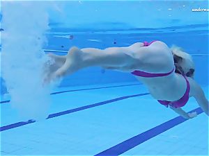 super-fucking-hot Elena flashes what she can do under water